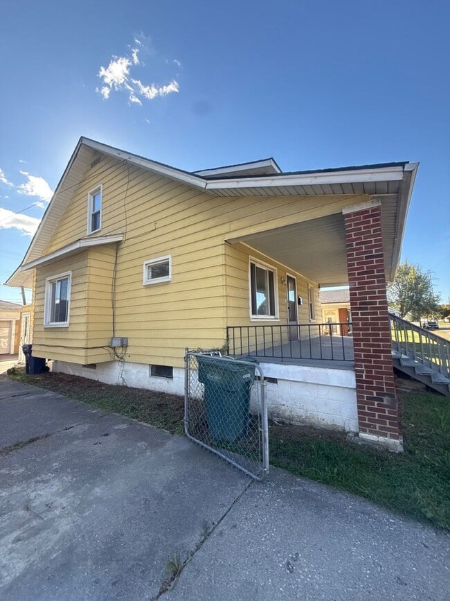 Photo - 4 Bedroom 2 Bath Home in Lincoln Park