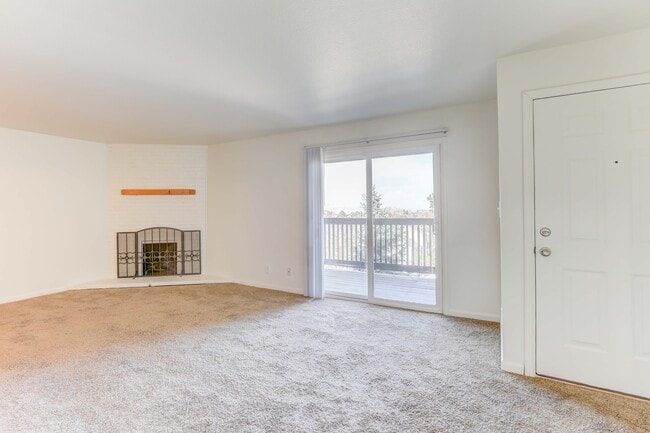 2BR 2BA - 940 SF - Living Room - Union Square Apartments