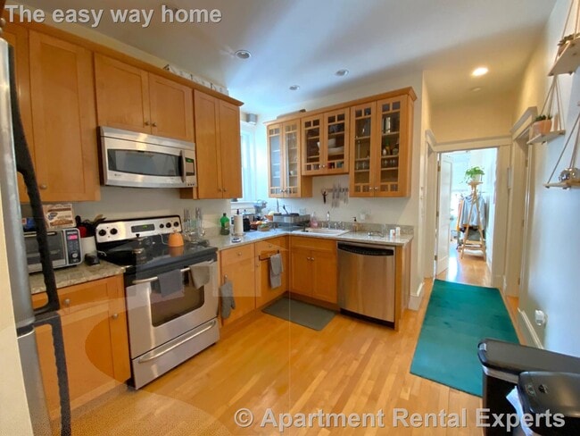 Building Photo - 2 Arlington St Unit #14