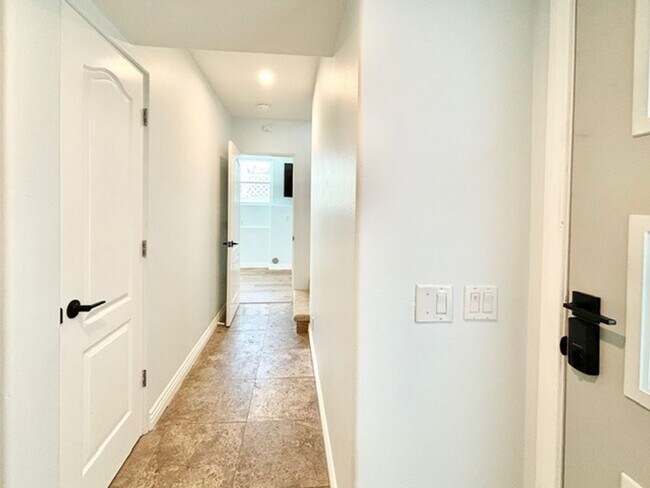 Photo - 108 Los Feliz St Casa