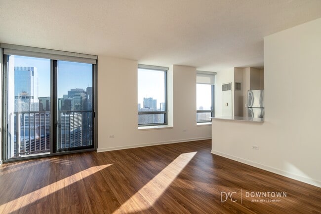 Building Photo - 550 N Kingsbury St Rental