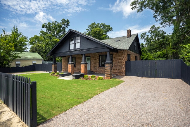 Photo - 227 Kershaw St NE