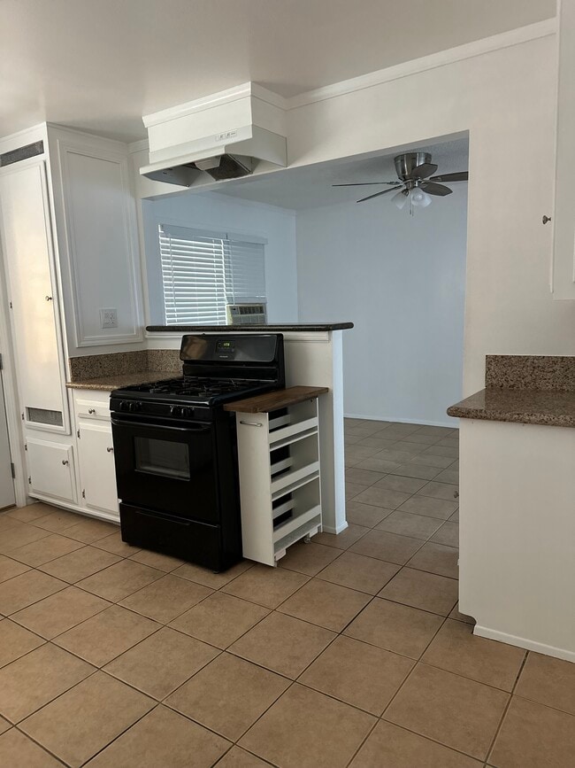 Building Photo - 9548 Cortada St Rental