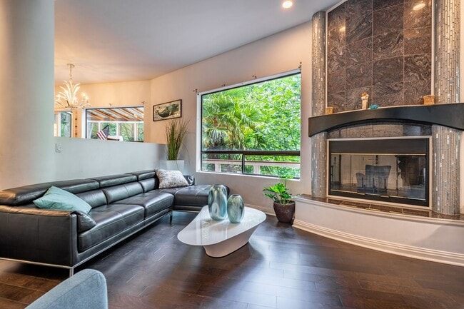 Photo - Beautiful 4 Beds and 2.5 Baths house with ...