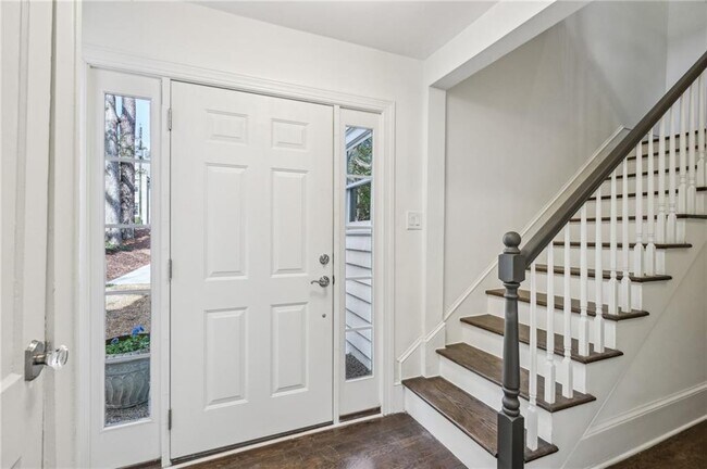 43 Peachtree Way NE