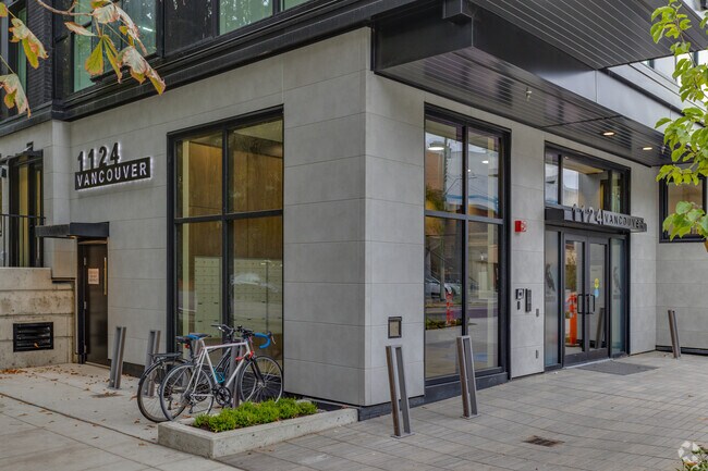 Entrée - Raven Apartments