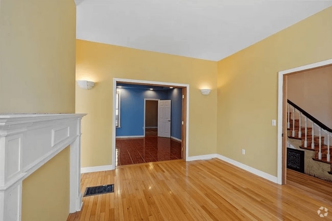 Building Photo - 197 Dorchester St Unit 1 Rental