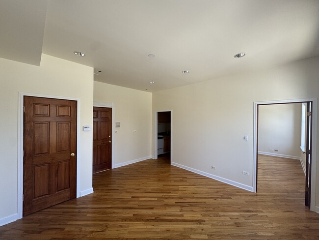 Building Photo - 821 Ridge Rd Unit 821 2E Rental