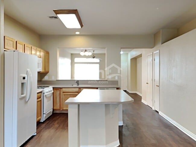 Photo - 1852 E Pyle Ave