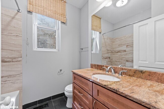 Photo - 2025 W Walton St