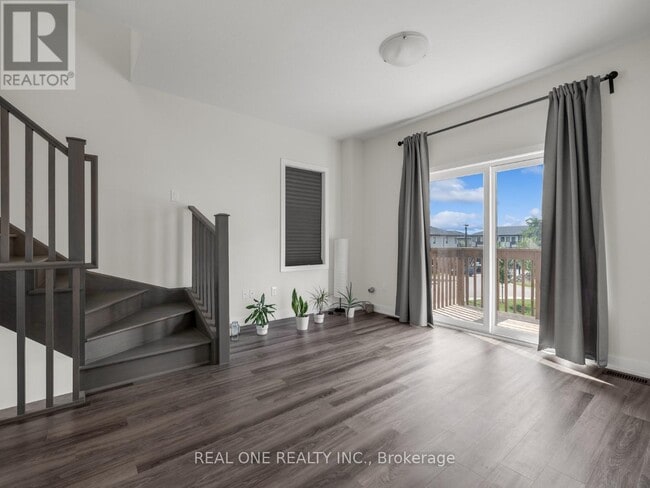 Photo - 1 Markle Cres