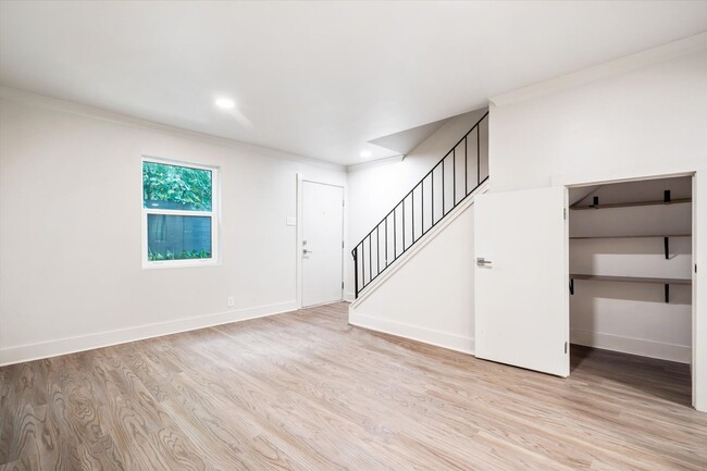 Photo - SPRING HILL OAKS CONDOMINIUMS