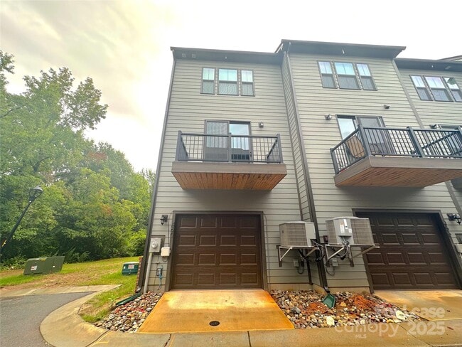 Photo - 460 Spearfield Ln