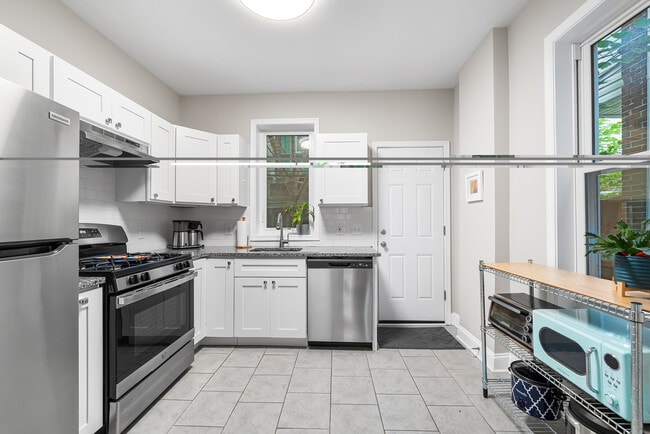 Photo - 1542 N Hollywood St