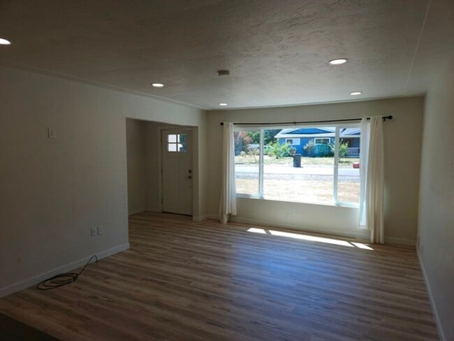 Photo - 3Bd/2.5Ba Single Story Home-For viewing!