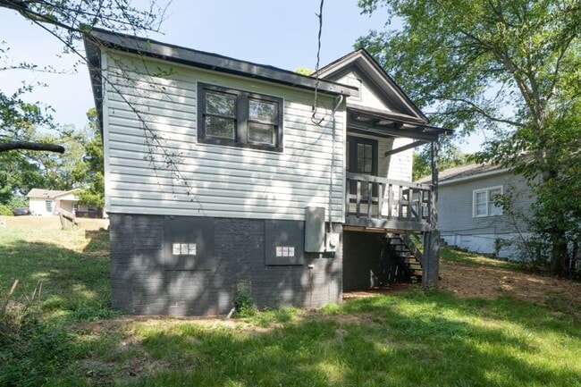 1623 Holbrook Ave