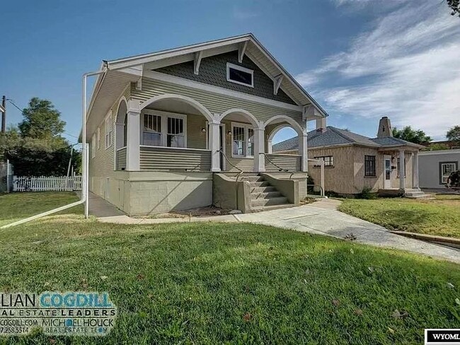 Photo - 1112 E 2nd St