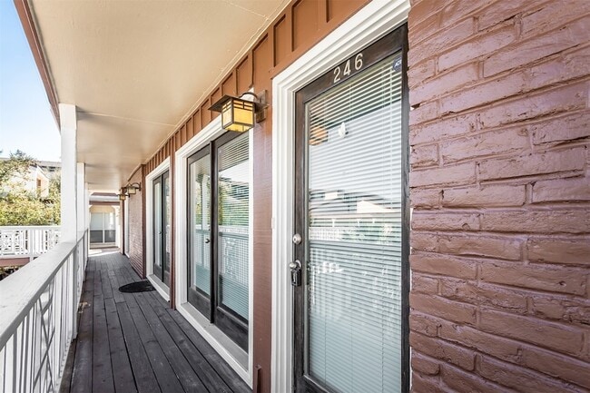 5904 Sandhurst Ln Unidad 246