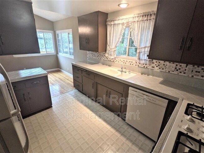 Photo - 1001 N Ave 67