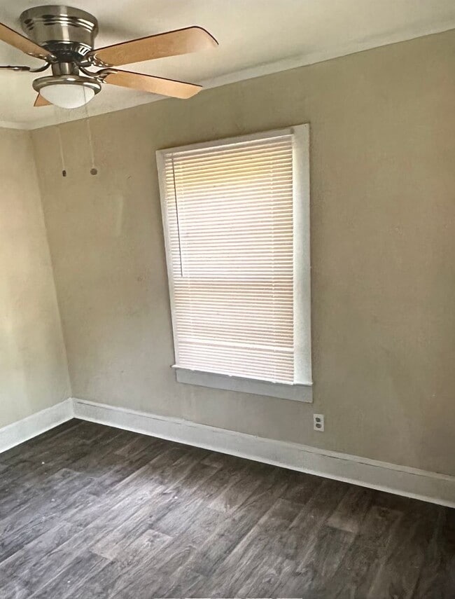 Photo - Spacious 2 Bed House - Waiting for you to Call HOME! DEPOSIT-FREE Renting option thru OBLIGO! Dep...