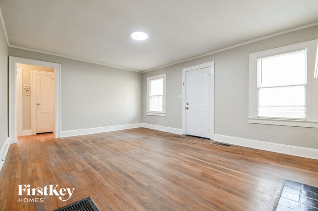 Photo - 1370 Westboro Dr SW