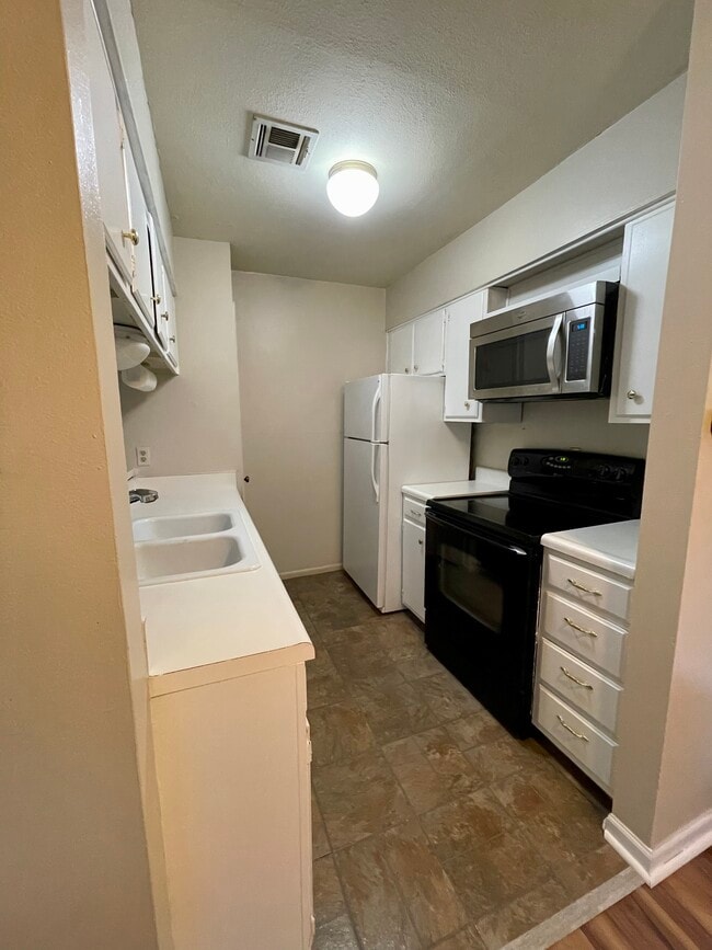 Photo - 1051 Country Club Dr