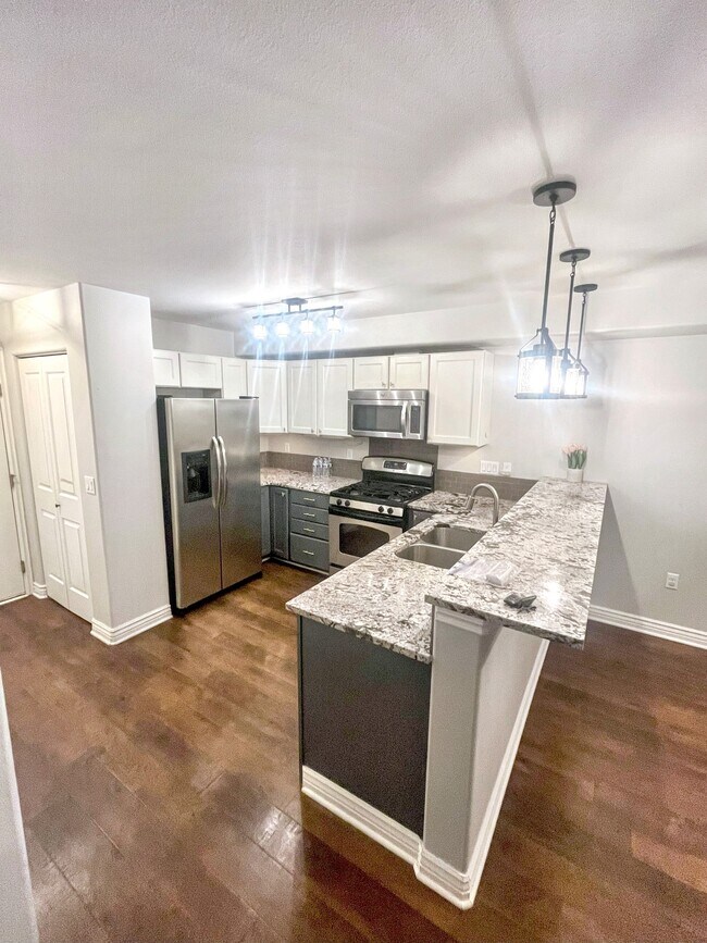 Photo - 323 Skwentna Dr Townhome