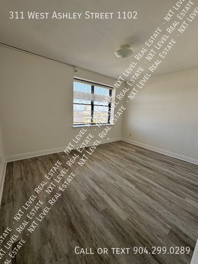 Photo - 311 W Ashley St