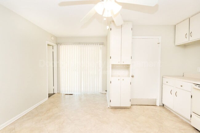 Photo - 3907 Kingsbridge Rd