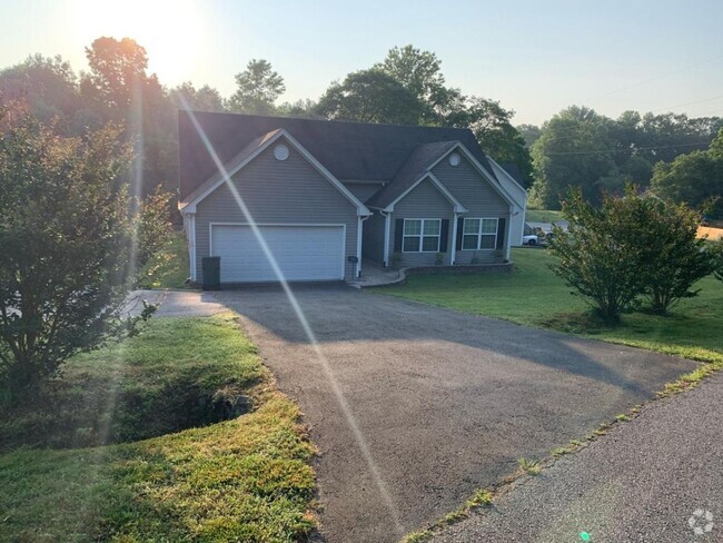 Building Photo - Single-Family Home