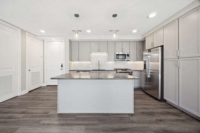 Photo - 9757 Katy Fwy Unidad 321