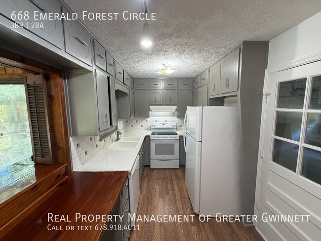 668 Emerald Forest Cir SW