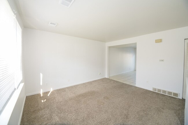 Photo - 2225 Yorktowne Dr