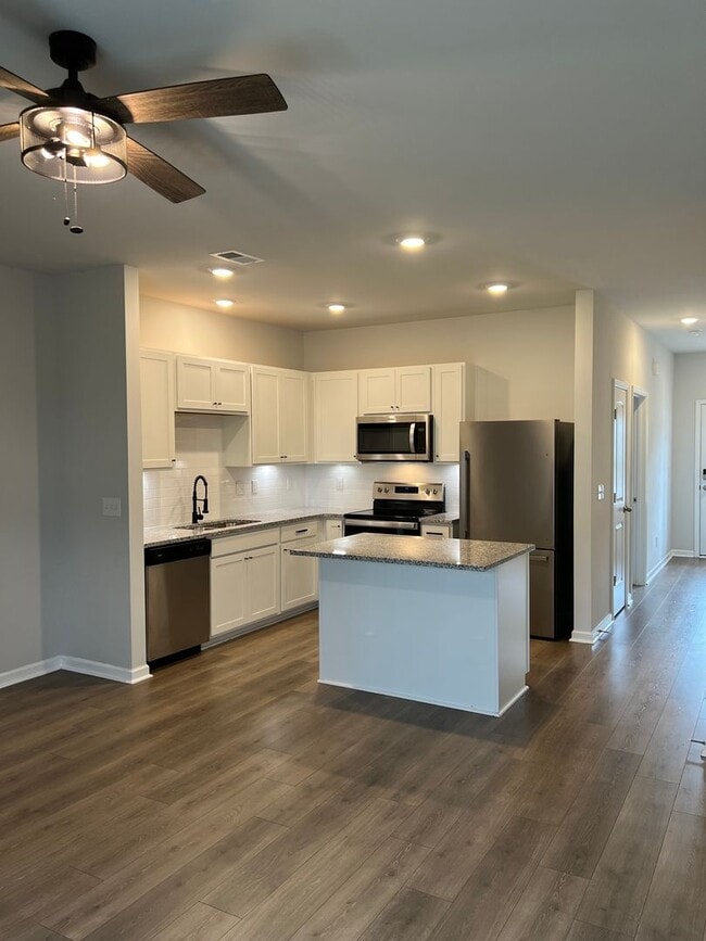 Photo - 3 bedroom, 2.5 Bath, 2 story Townhome in Columbia, TN