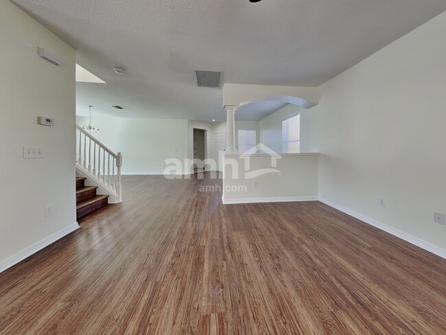 Photo - 9848 Edmonton Dr