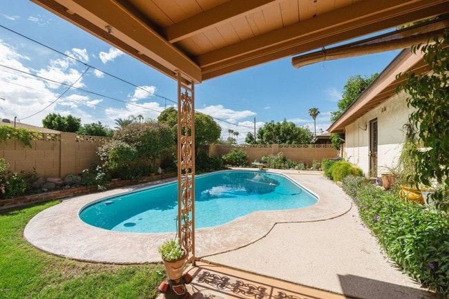 Photo - 1113 E Balboa Dr