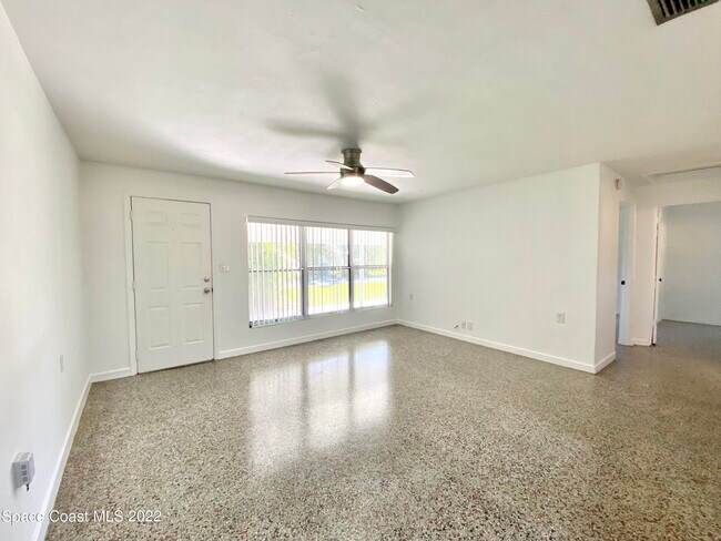 Photo - 57 NW Shannon Ave