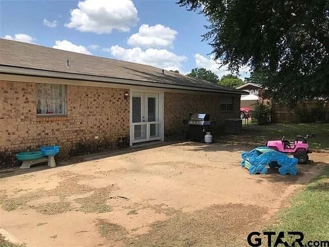 Photo - 3/2/2 Fenced yard HISD