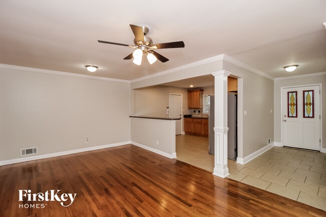 Photo - 3224 Chisholm Trail SW