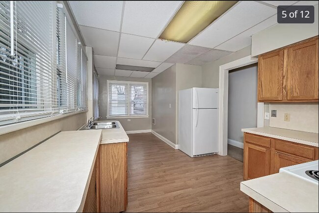 Kitchen - 4370 Eastway St Unit 4370