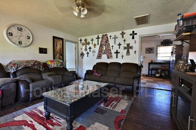 Photo - 5004 40th St