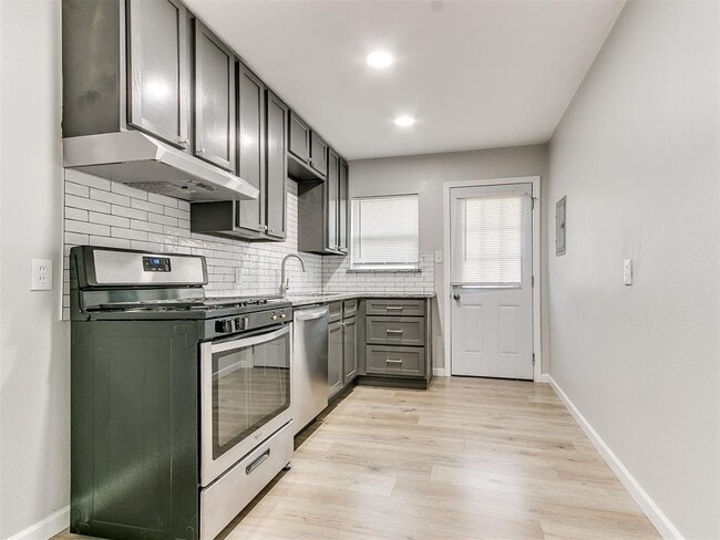 Photo - 705 N Key Blvd