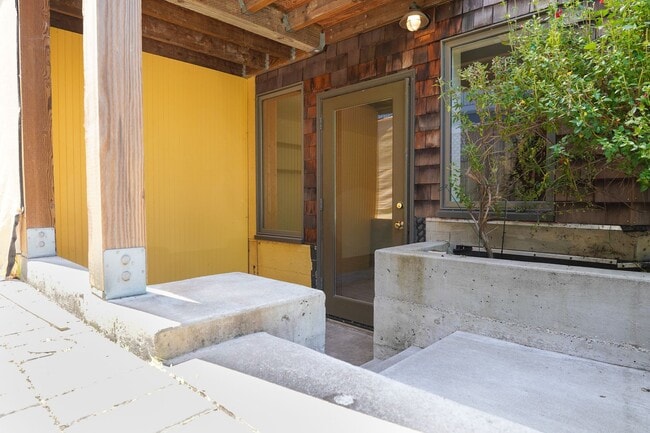 Photo - Beautiful Berkeley Unit!