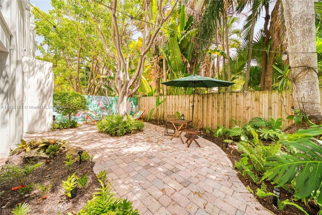 Photo - 2918 Whitehead St