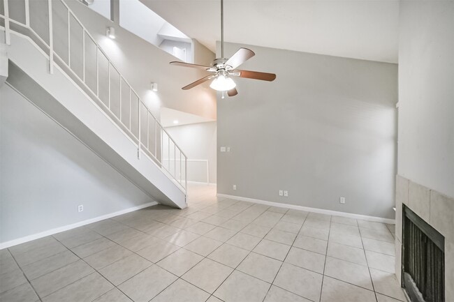 Building Photo - 10811 Richmond Ave Unit 65
