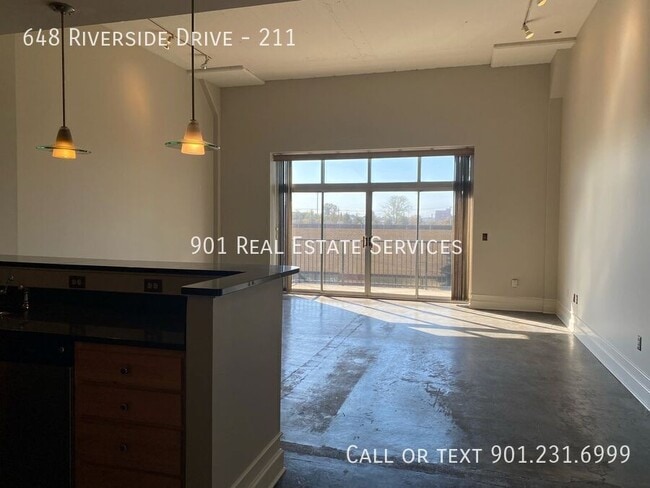 Photo - 648 Riverside Dr