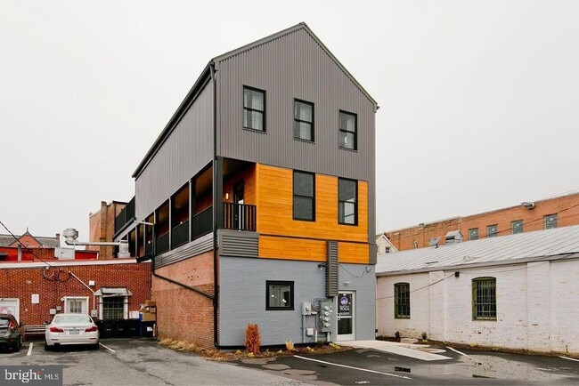 Building Photo - 160 N Loudoun St Unit 202 Rental