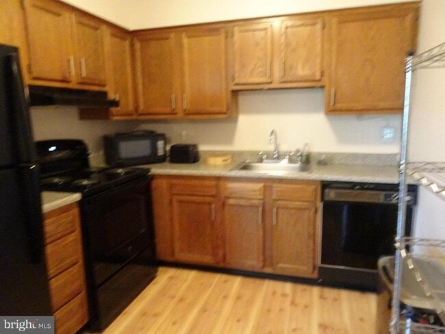 Photo - 610 W 11th St Unit 6