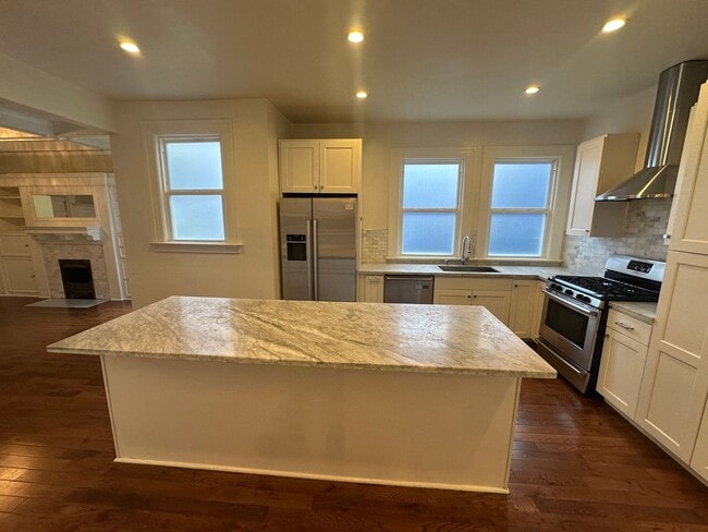 Building Photo - 817-821 Oak Street (7057r) Unit 819