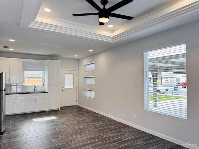 Photo - 13 Violet Ave W Unit 1